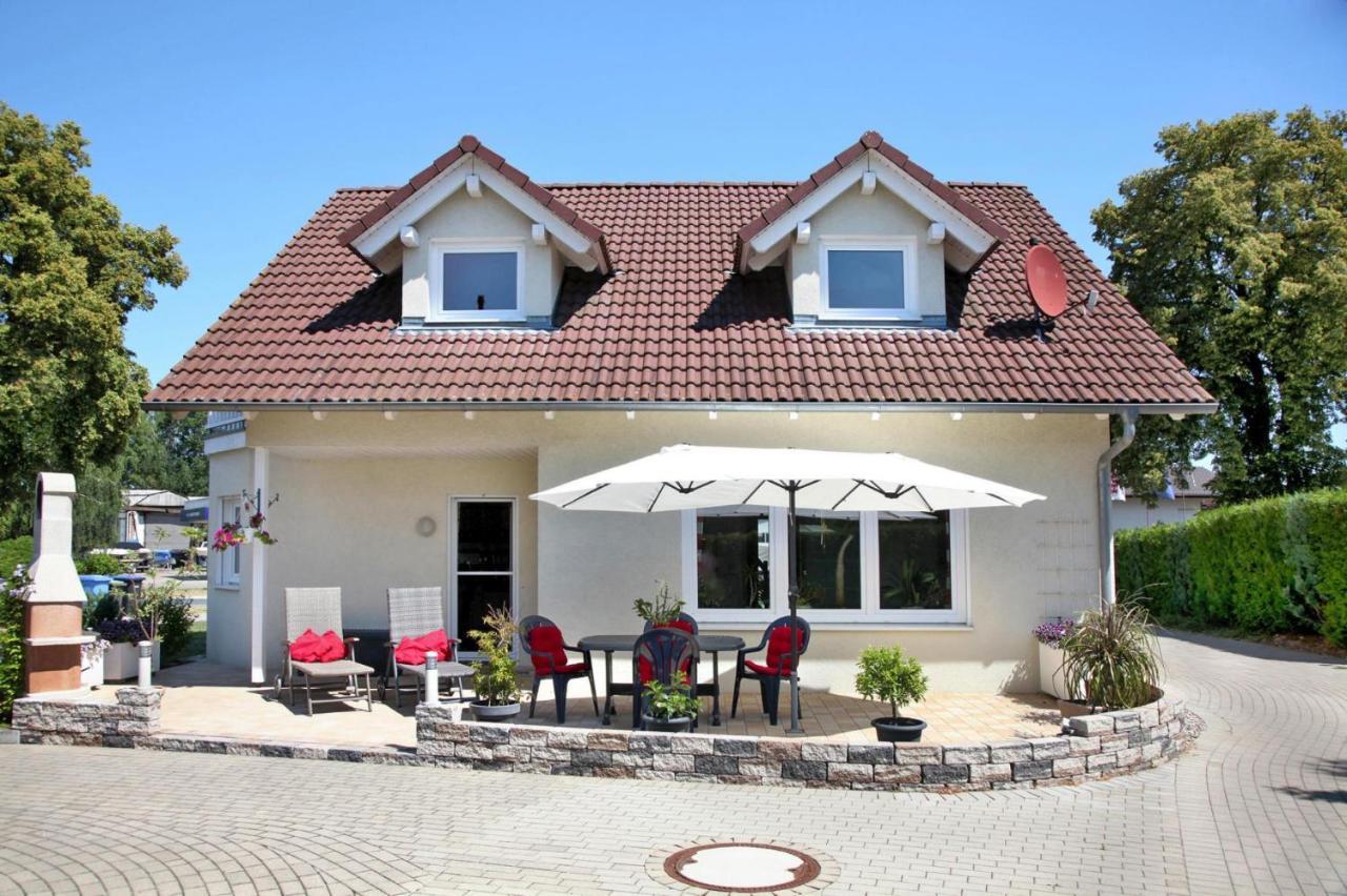 Ferienhaus Adler In Міров Екстер'єр фото